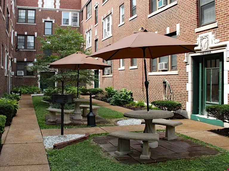 Oak Park Apartments — Photo 7