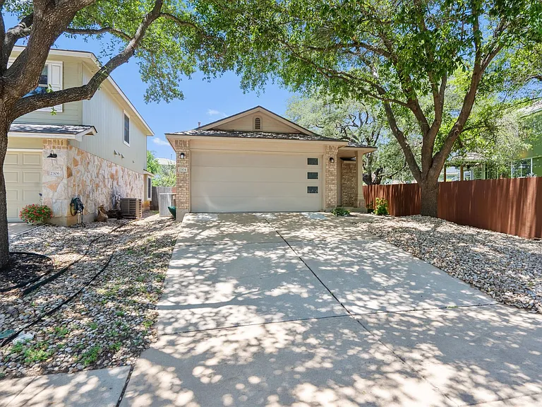 2304 Jesse Owens Dr — Photo 2
