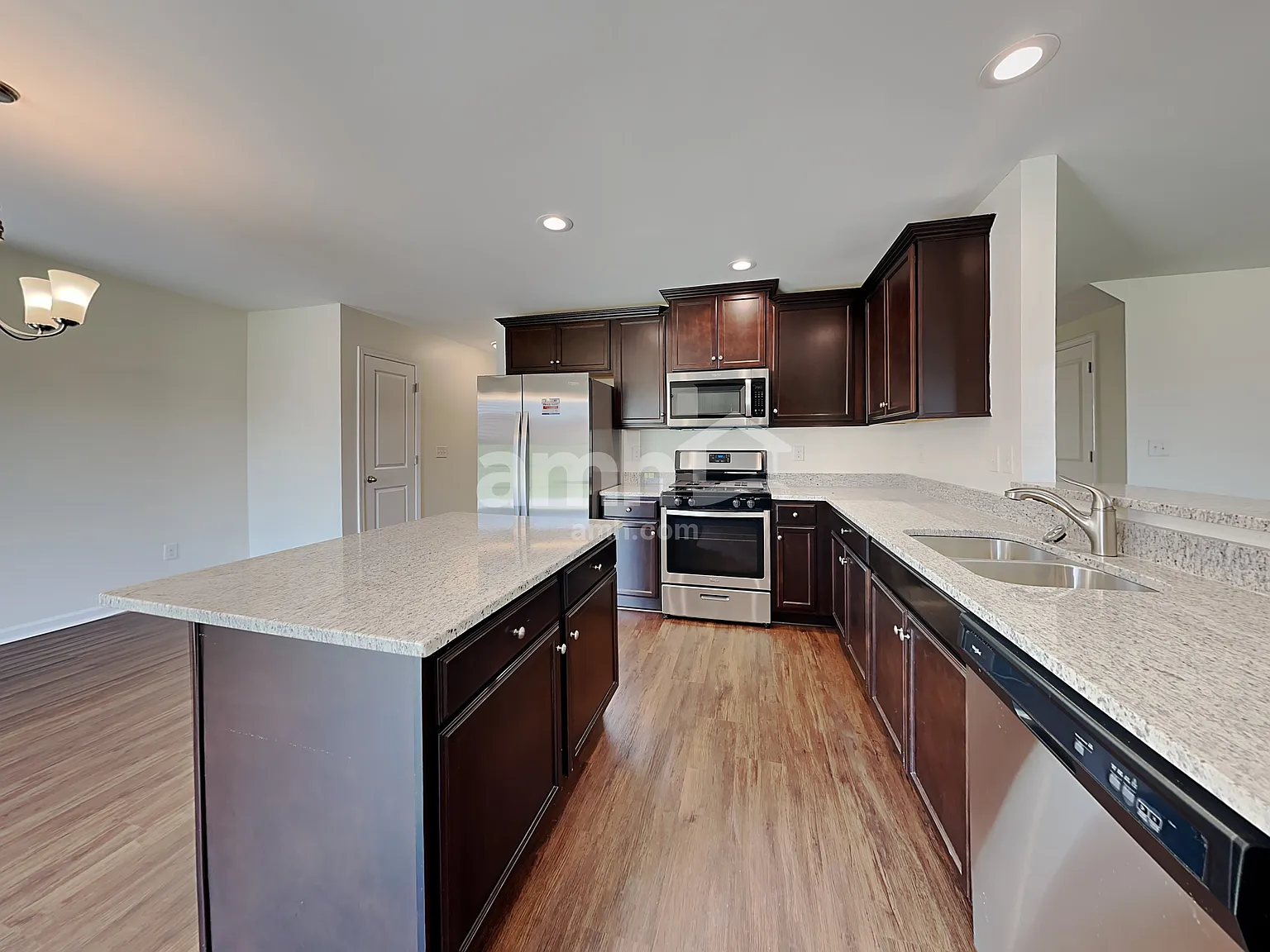 4 bed, 2.5 bath, 2748 sqft, $2,415 — Photo 3