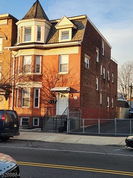 3 bed, 1.0 bath, $2,900 — Photo 1