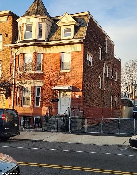 111 Park Ave — Photo 1