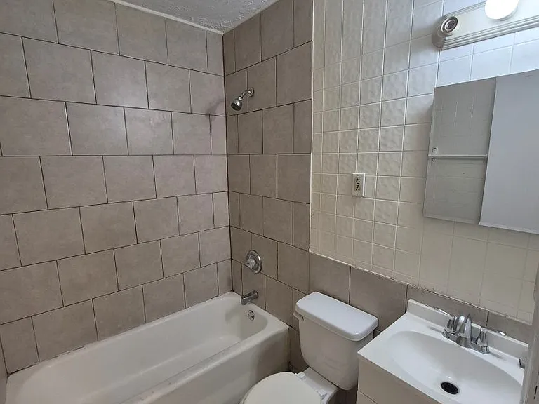 224 Becker Dr — Photo 8