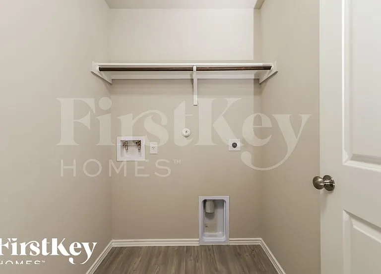 1910 Morse Way — Photo 13