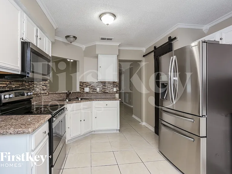 2343 Mindanao Dr — Photo 6