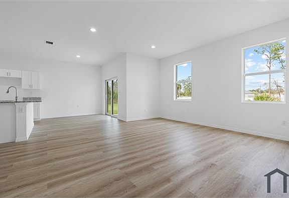 5th image of 566 Woodview Dr