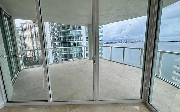 5th image of 218 SE 14th St APT 1901