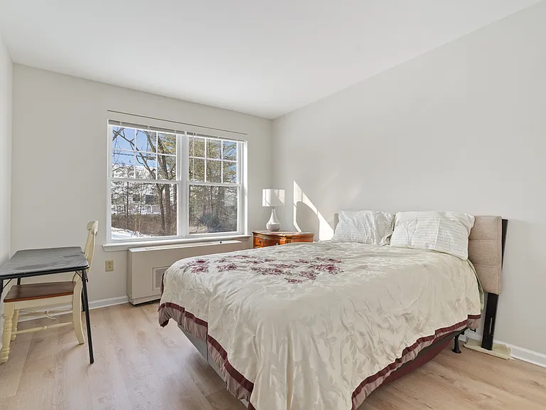 107 Sutton Dr #107 — Photo 7