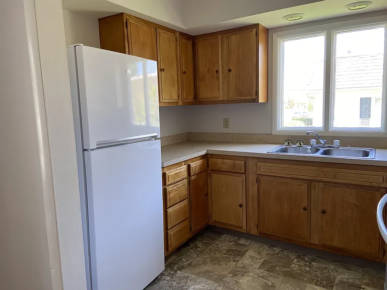 527 N Walnut St — Photo 9