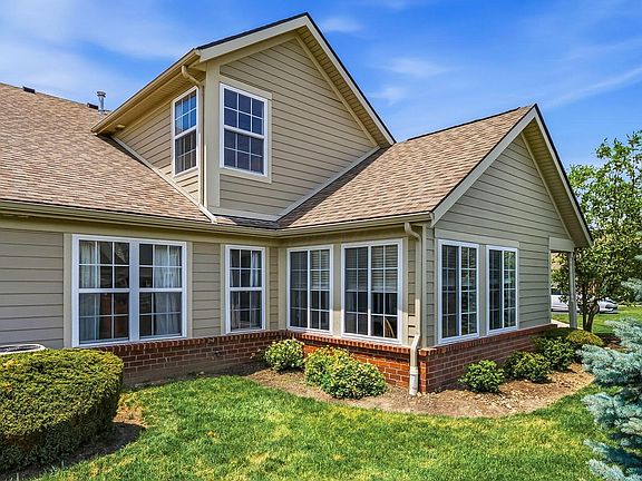 4th image of 27 Greenhedge Cir
