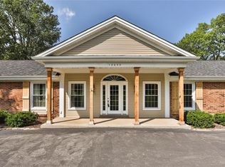 12055 Point Oak Rd, Saint Louis, MO 63131