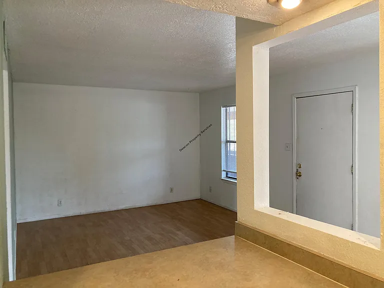 Quality 2 Bed / 1 Bath Apts - Close to I-25, UNM, and KAFB — Photo 12