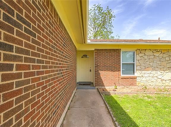 3rd image of 3205 NE 10th St