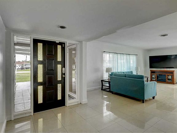 4th image of 786 SE White Ave