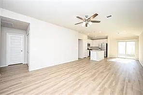 3 bed, 2.0 bath, 1272 sqft, $1,830 — Photo 3