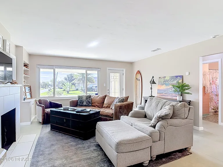 1621 N Oleander Ave — Photo 10