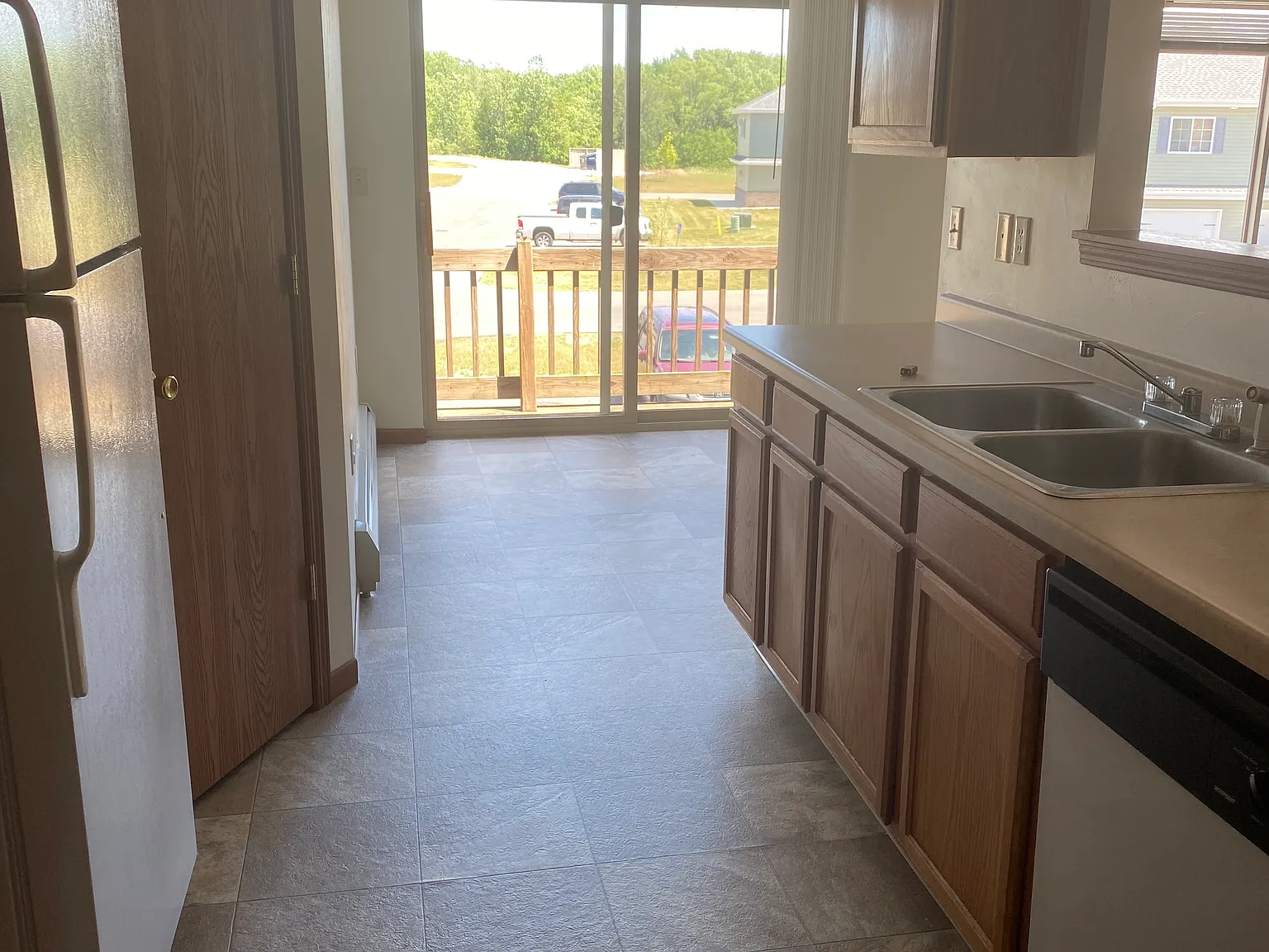 2 bed, 1002 sqft, $1,185 — Photo 2