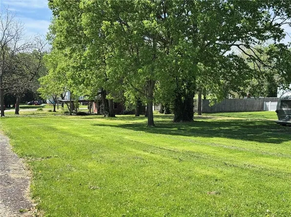 13 High, Gallatin, MO 64640