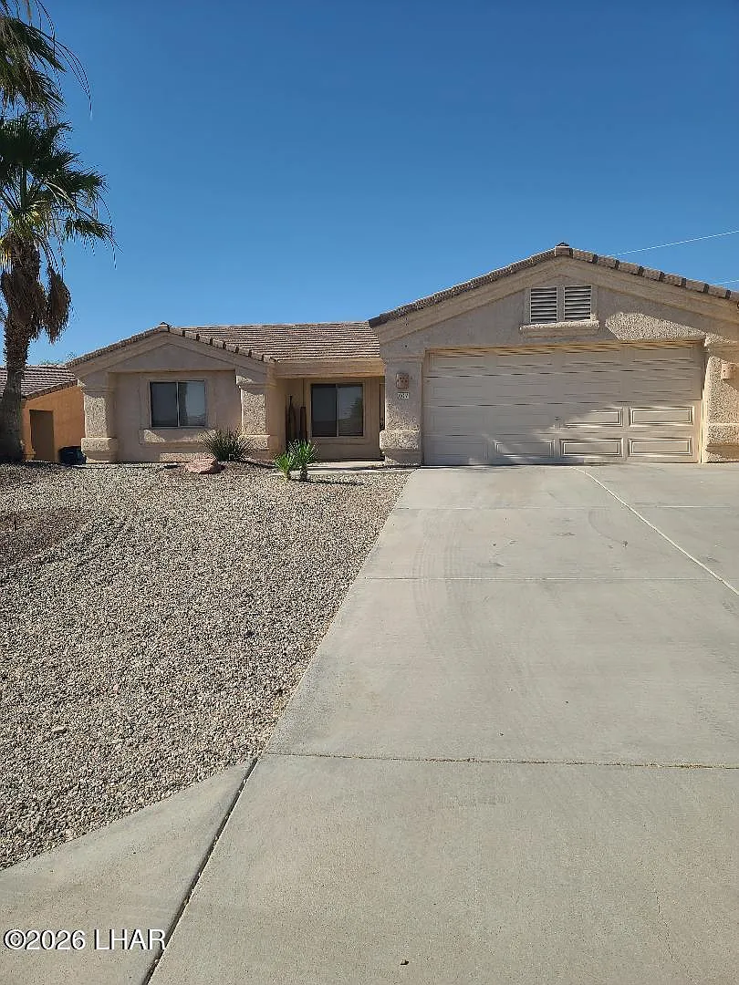 3 bed, 2.0 bath, 1292 sqft, $2,200 — Photo 1