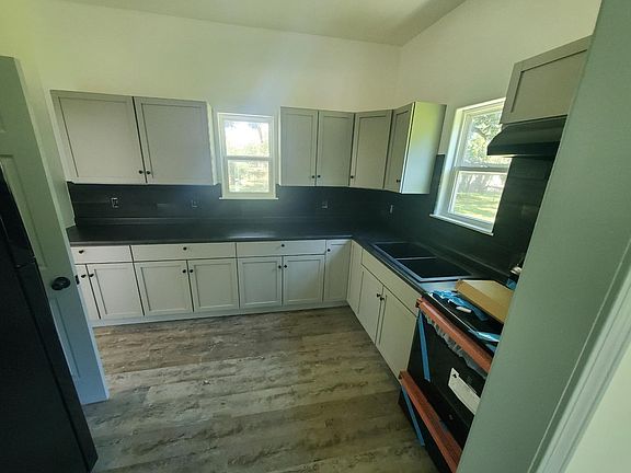 2nd image of 1270 Evans St