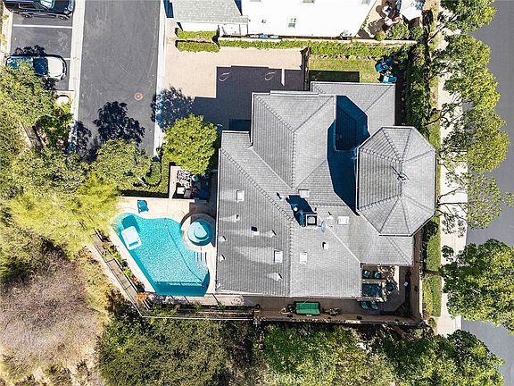 3rd image of 4742 Wentworth Cir