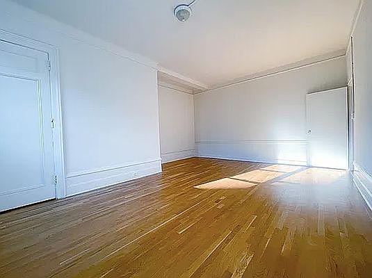 3rd image of 1100 Madison Ave APT 9C