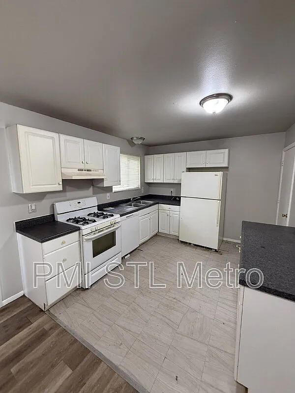 3 bed, 1.0 bath, 950 sqft, $1,310 — Photo 3