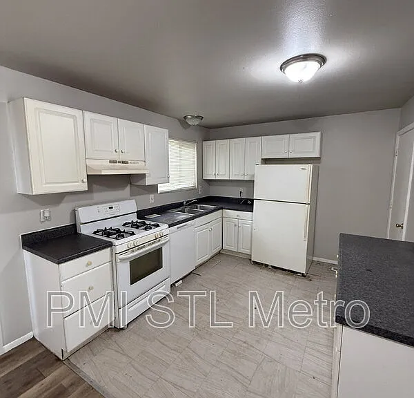 10435 Castle Dr — Photo 3