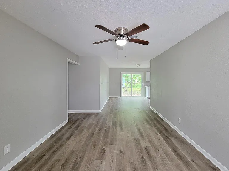 3121 Proswimmer St — Photo 4
