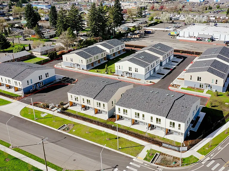 Ellis Apartments — Photo 13