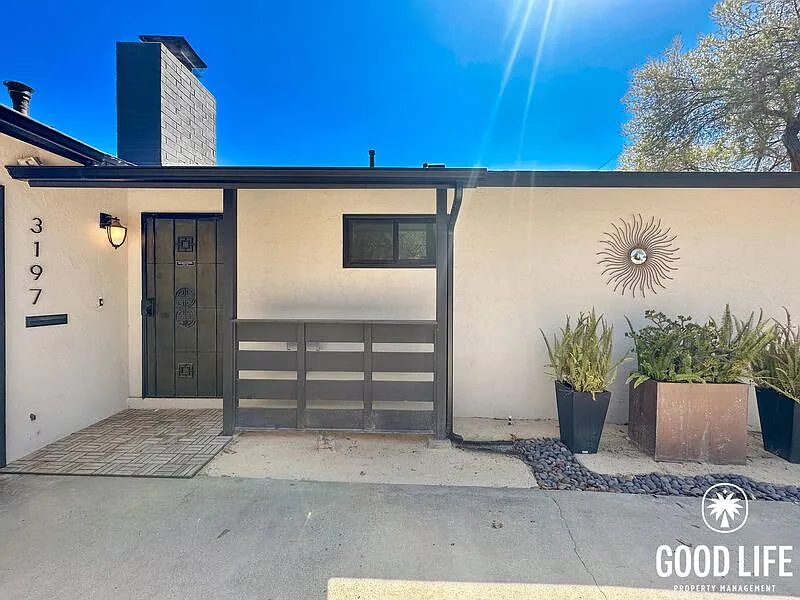 3 bed, 2.0 bath, 1334 sqft, $4,500 — Photo 2