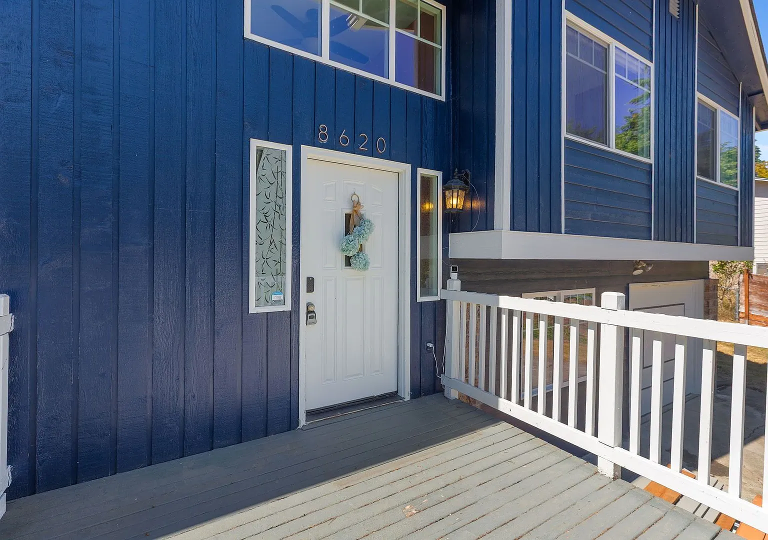 Huge fully fenced dog yard! RV/Boat extra parking! 4 bdrm 2.25 bath. Minutes to I-5, Everett Mall... — Photo 3
