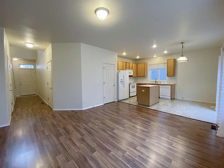 4256 SE Russell St — Photo 3