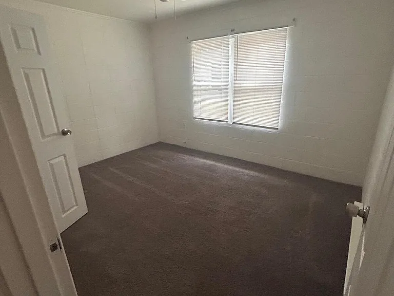 421 Squirrel St #A — Photo 4