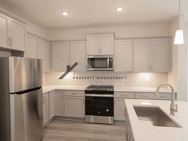 1010 Crater Lake Way — Photo 15
