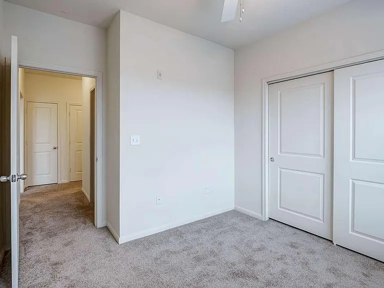 William Cannon Apartments — Photo 16