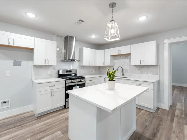 7469 Meadowcrest Dr, Fort Worth, TX 76112