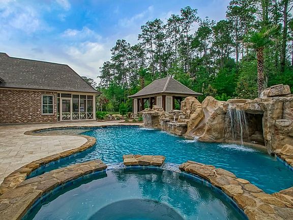 3rd image of 304 Heritage Oaks Dr