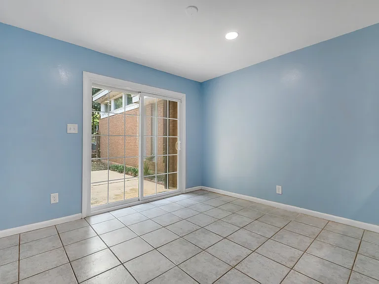 738 E Jefferson St — Photo 12