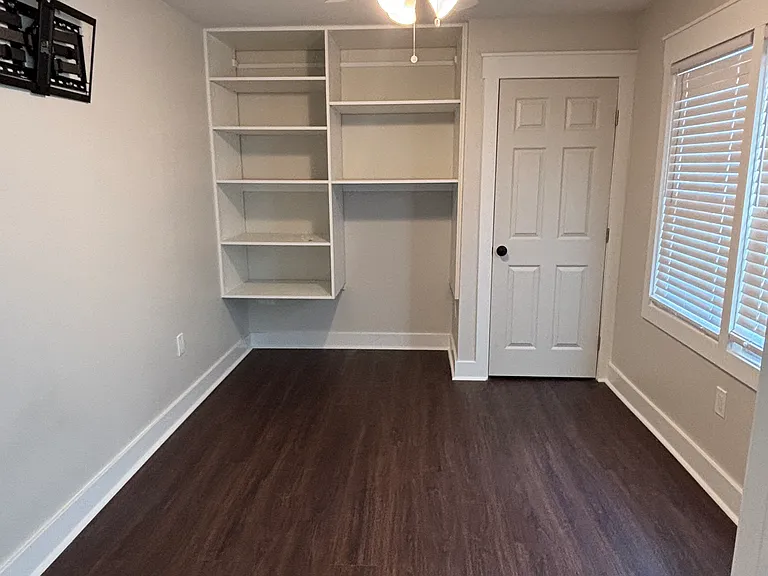 205 McArthur St — Photo 16
