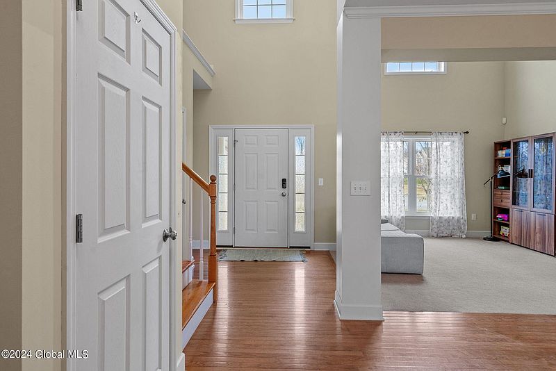 4th image of 15 Tisdale Lane