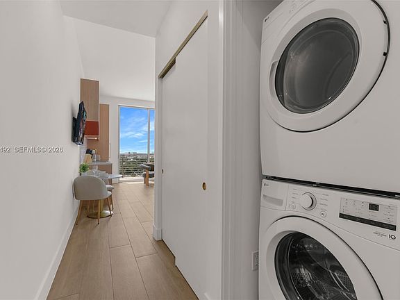 4th image of 90 NE 32nd St #Penthouse 1116
