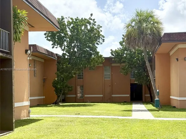 9449 SW 76th St APT T2, Miami, FL 33173