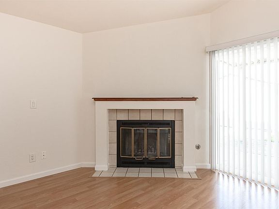 5th image of 85 Hawthorne Dr