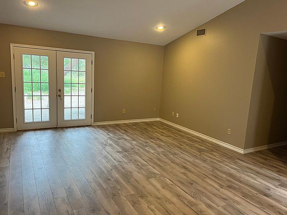 Spacious living room