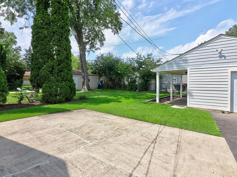 112 S Iowa Ave — Photo 18