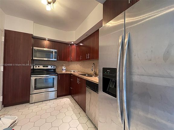 3rd image of 500 Bayview Dr APT 1227