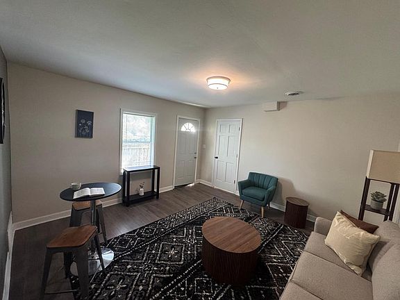 3rd image of 709 Dexter STREET