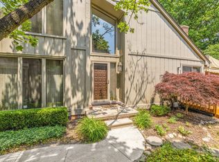 30424 Ramblewood Club Dr, Farmington, MI 48331