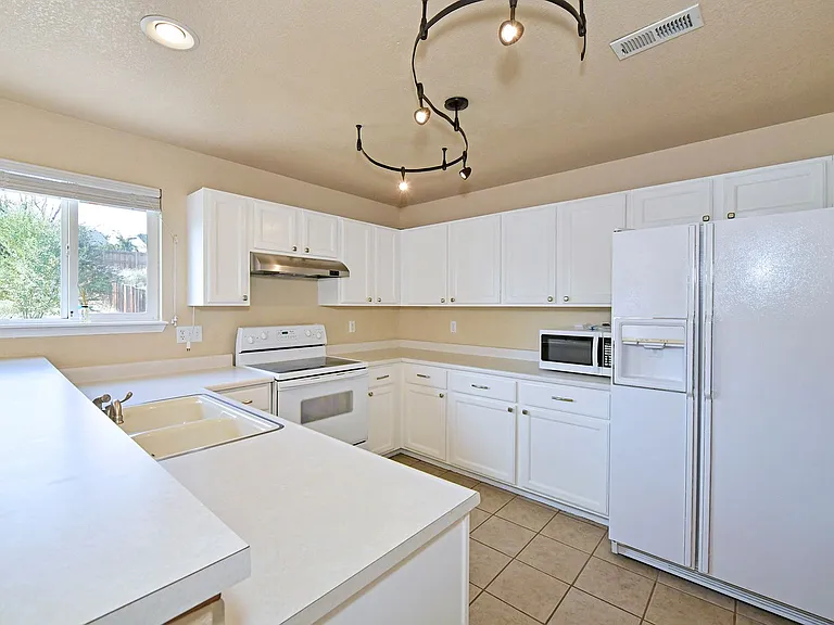 4912 Ardley Dr — Photo 7