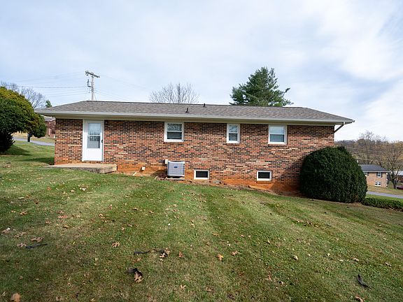 3rd image of 169 Hartman Dr